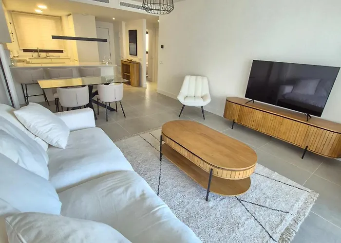 Happy Travel Lily Higueron * Фуэнхирола